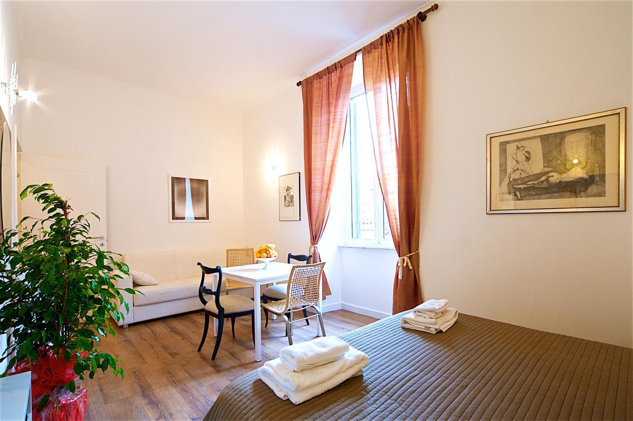 Vetrina Holidays Apartment Navona Рим Экстерьер фото